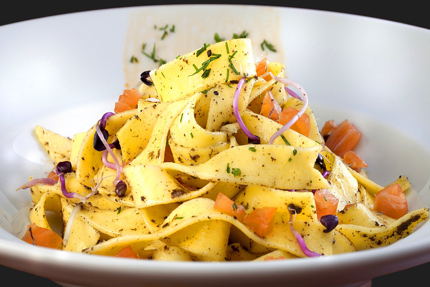 Assiette de tagliatelle au saumon fumé